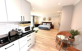 The Oak Suite